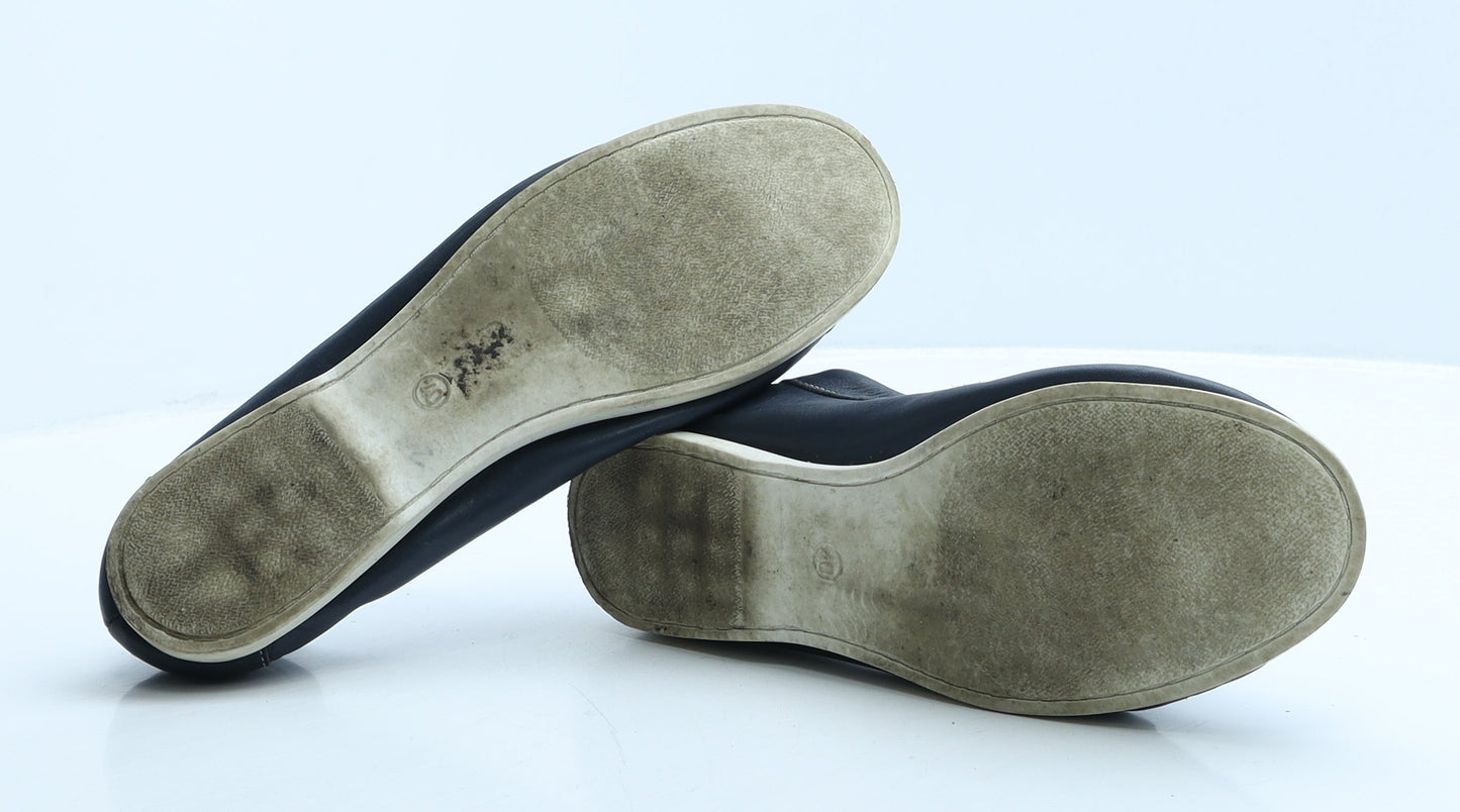 Preworn Womens Blue Leather Flat UK 7 40