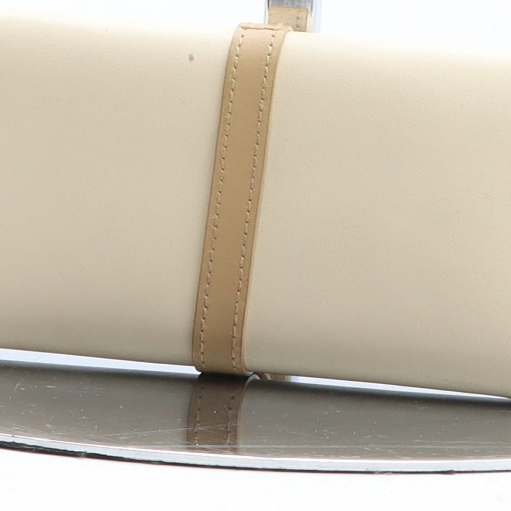 Preworn Womens Beige Polyurethane Bow Tie Wallet Size S