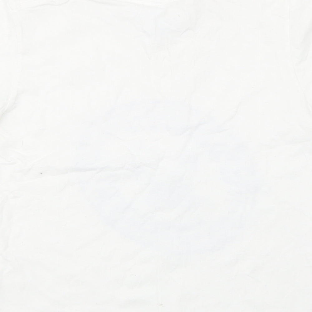 Brand and care label for Gildan boys’ white basic t-shirt, size 7-8, years