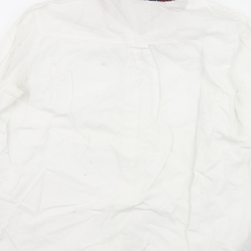 Brand and care label for estacot boys’ white basic button-up, size L