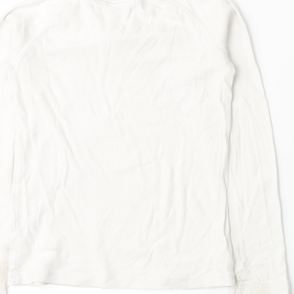 Brand and care label for Gap girls’ white basic t-shirt, size 8-9, years