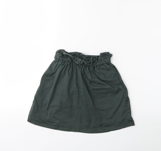 Additional front view of Uniqlo girls’ grey mini skirt, size 7, years