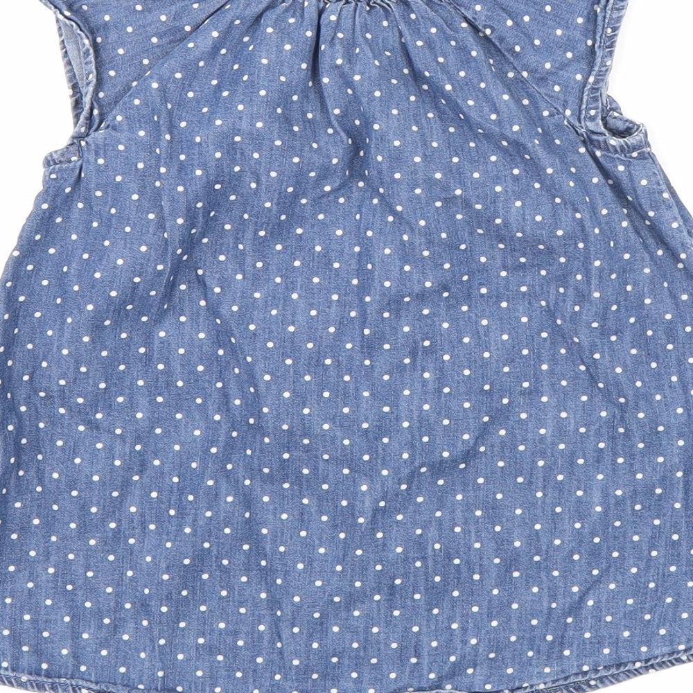 Brand and care label for Gap girls’ blue polka dot basic blouse, size 18-24, months