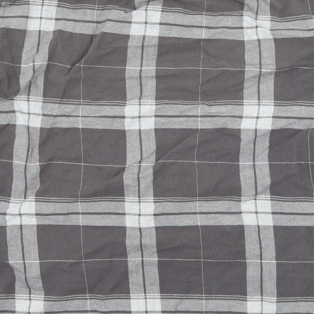 Brand and care label for Crosshatch men’s green plaid button-up, size M
