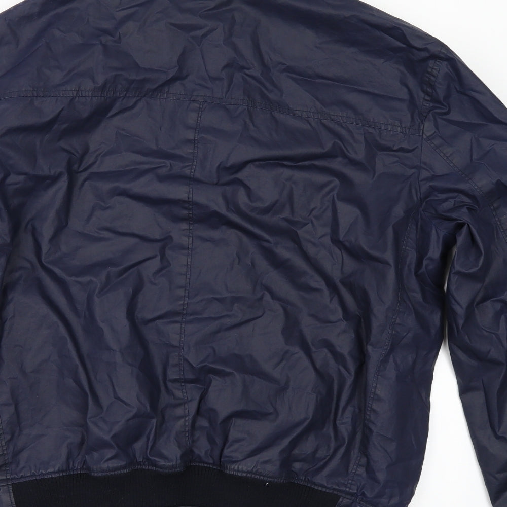 Brand and care label for Gap men’s blue jacket, size M