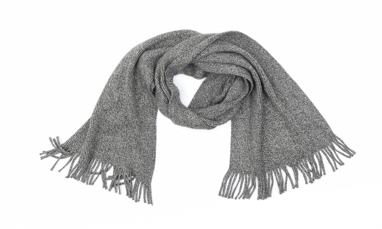 Front view of Preworn women’s grey knit scarf