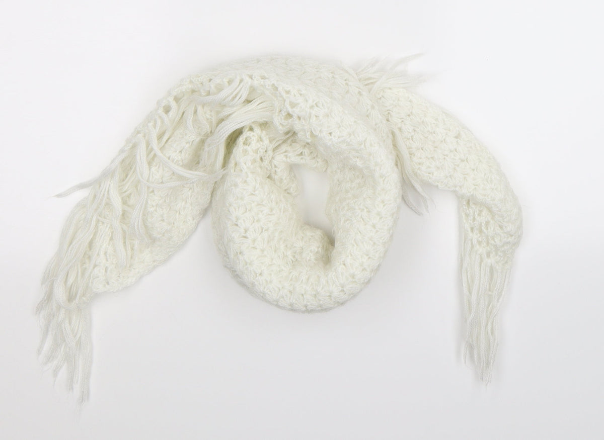 Additional front view of Preworn women’s white knit shawl/wrap