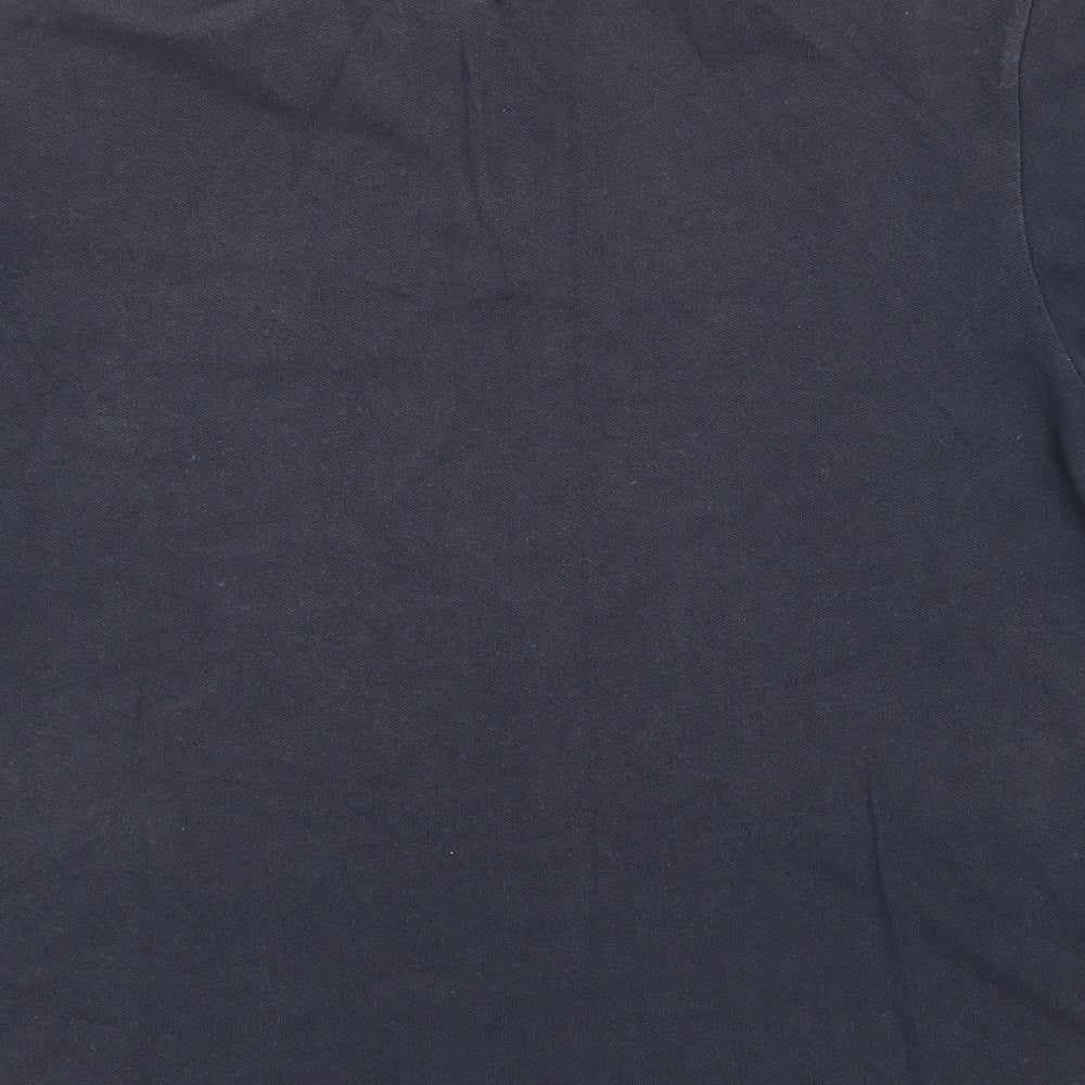 Brand and care label for Easy men’s blue polo, size M