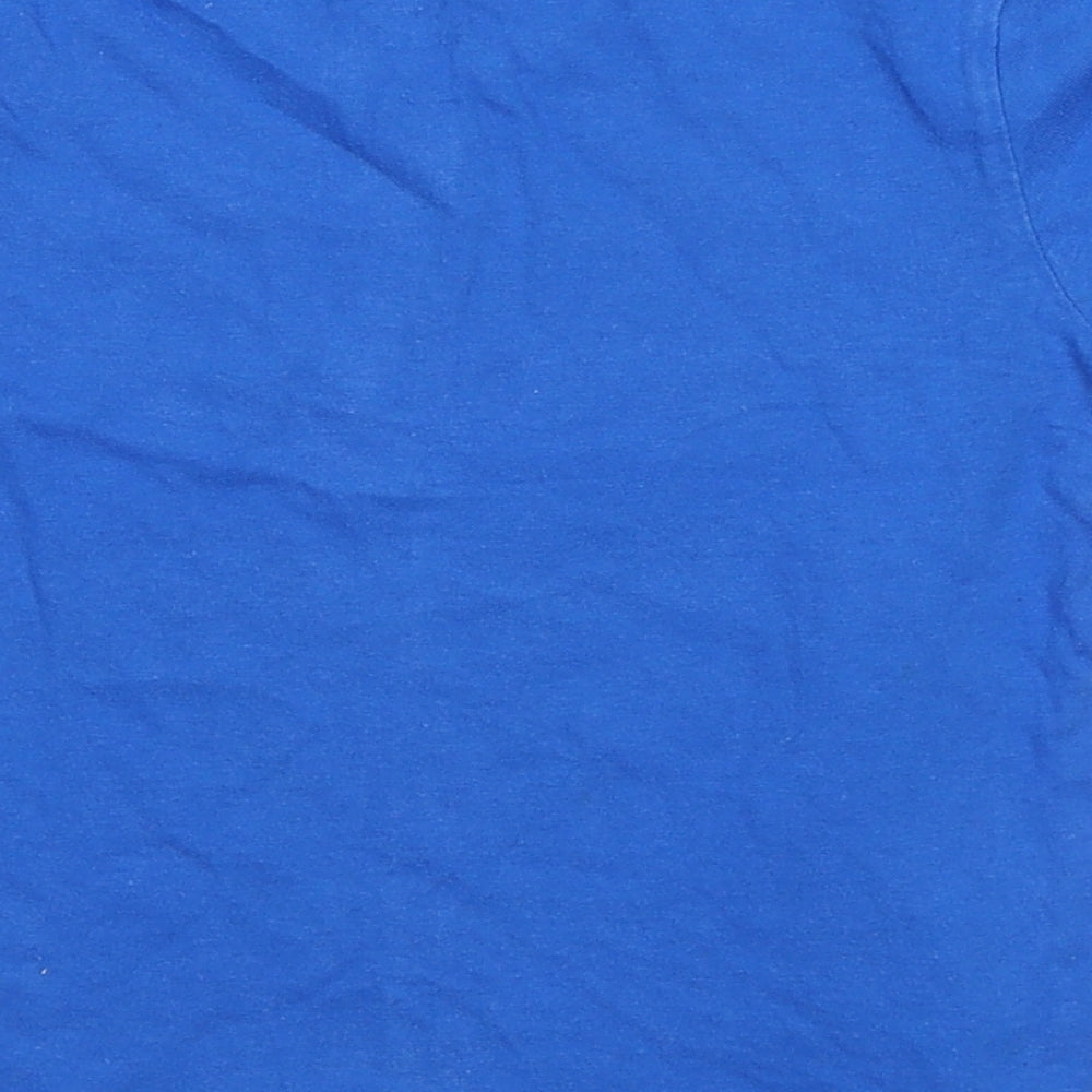 Brand and care label for Gap boys’ blue basic t-shirt, size 5, years