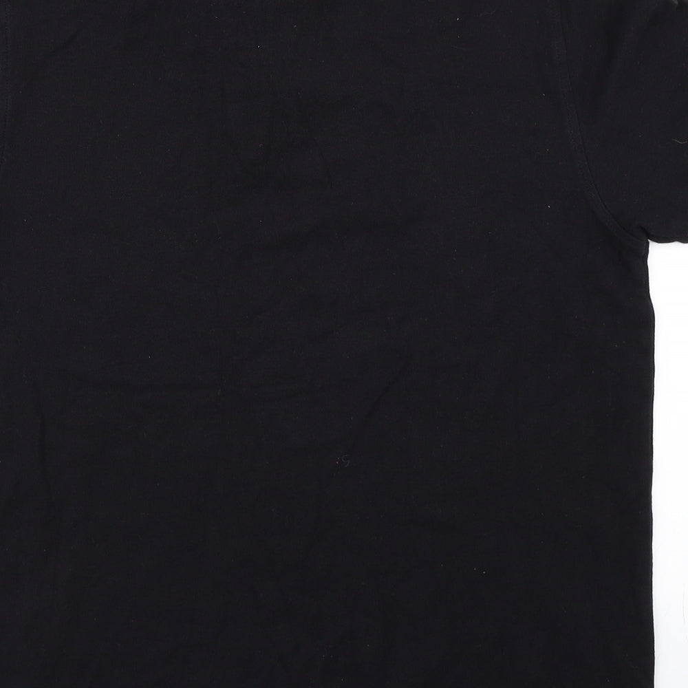 Brand and care label for Easy men’s black polo, size M
