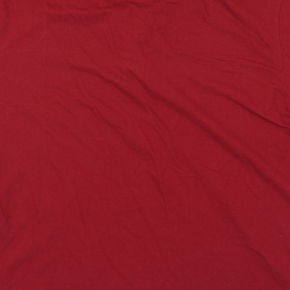Brand and care label for Southbay men’s red polo, size M