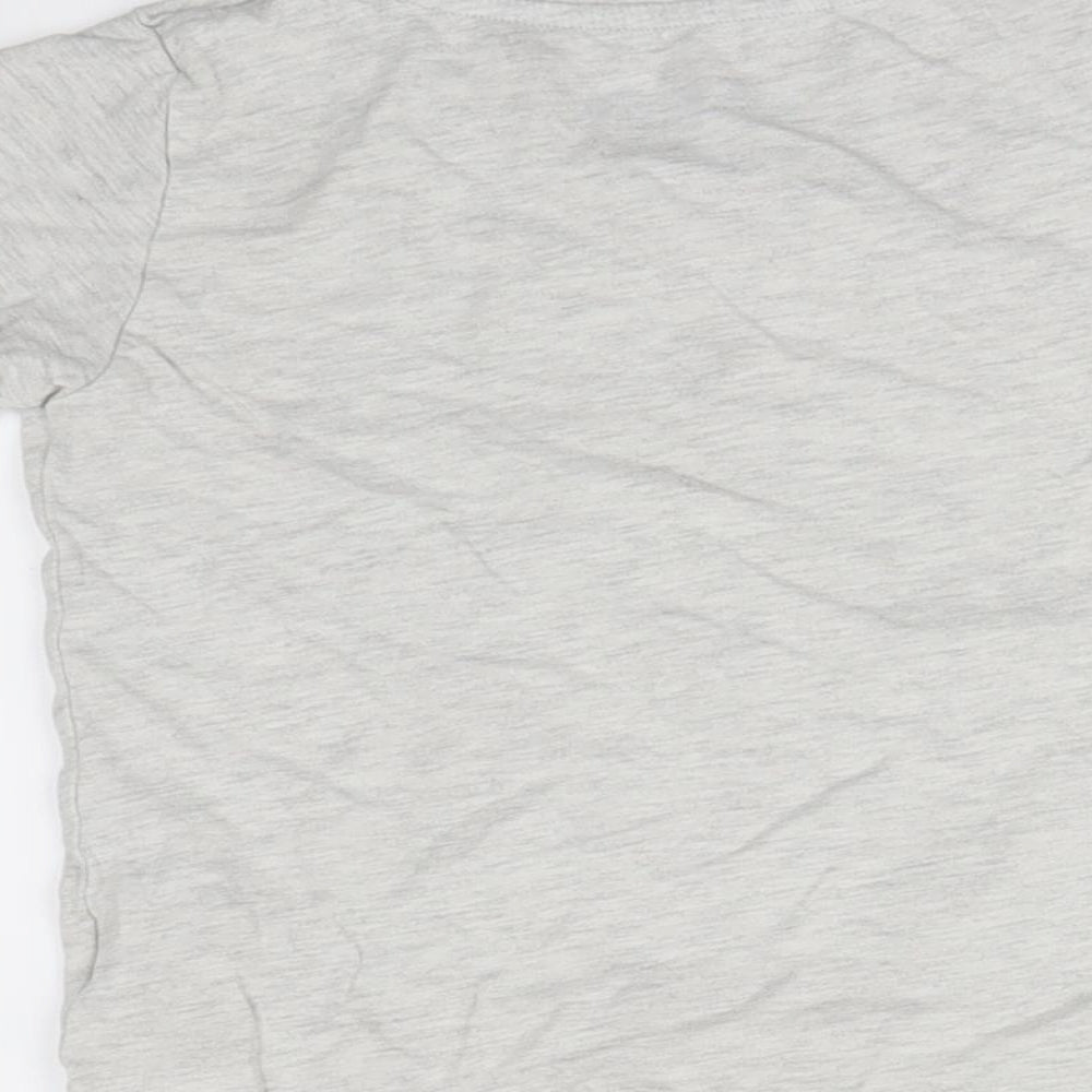 Brand and care label for Urban Classics boys’ grey basic t-shirt, size 2-3, years