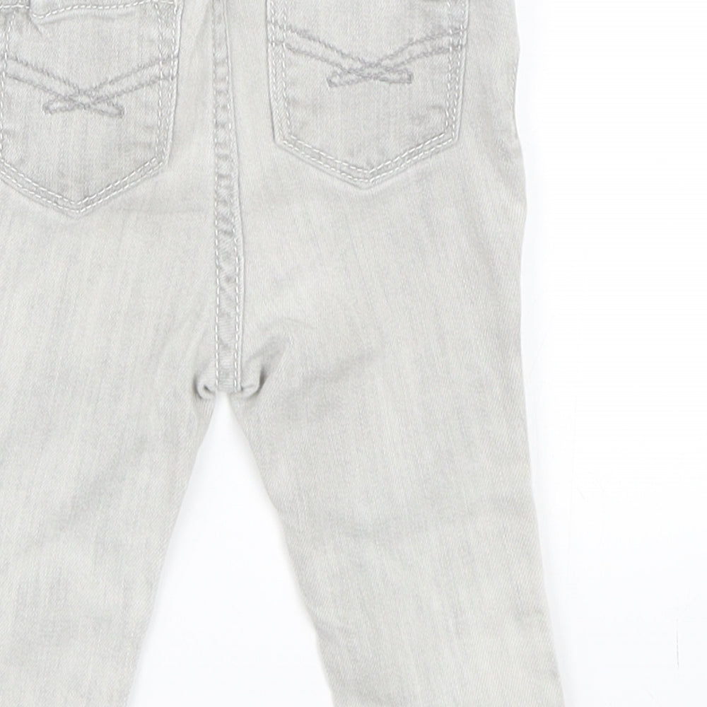 Brand and care label for Gap girls’ grey capri jeans, size 6-9, months