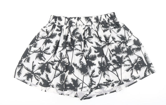 Additional front view of Only women’s white floral hot pants shorts, size UK 6