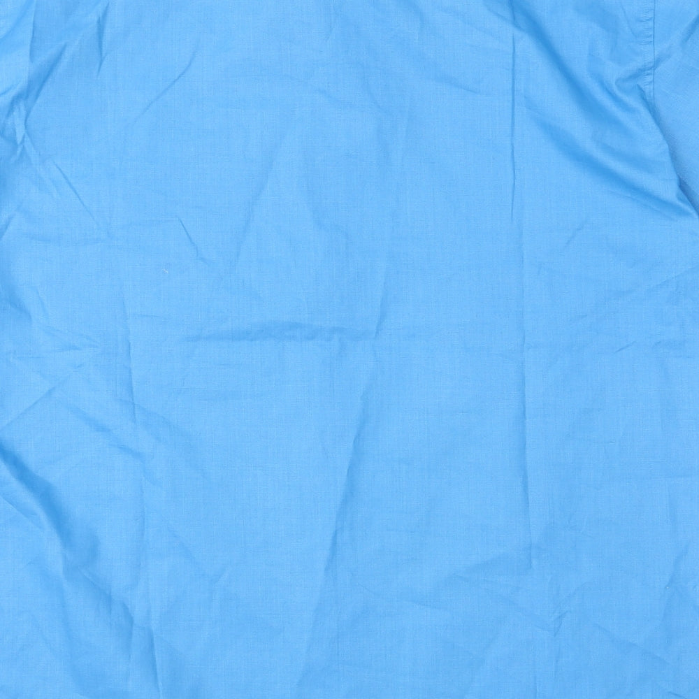 Brand and care label for wilsons men’s blue button-up, size M