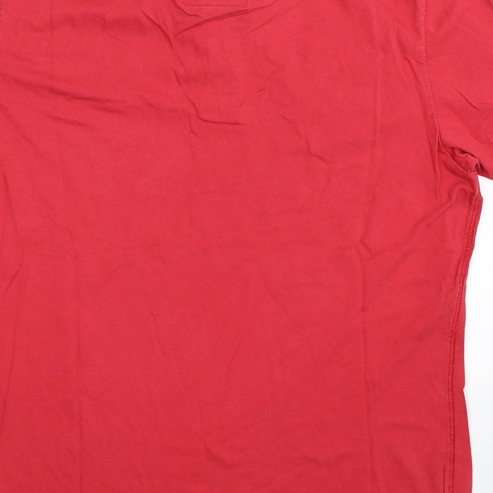 Brand and care label for Burton men’s red polo, size L