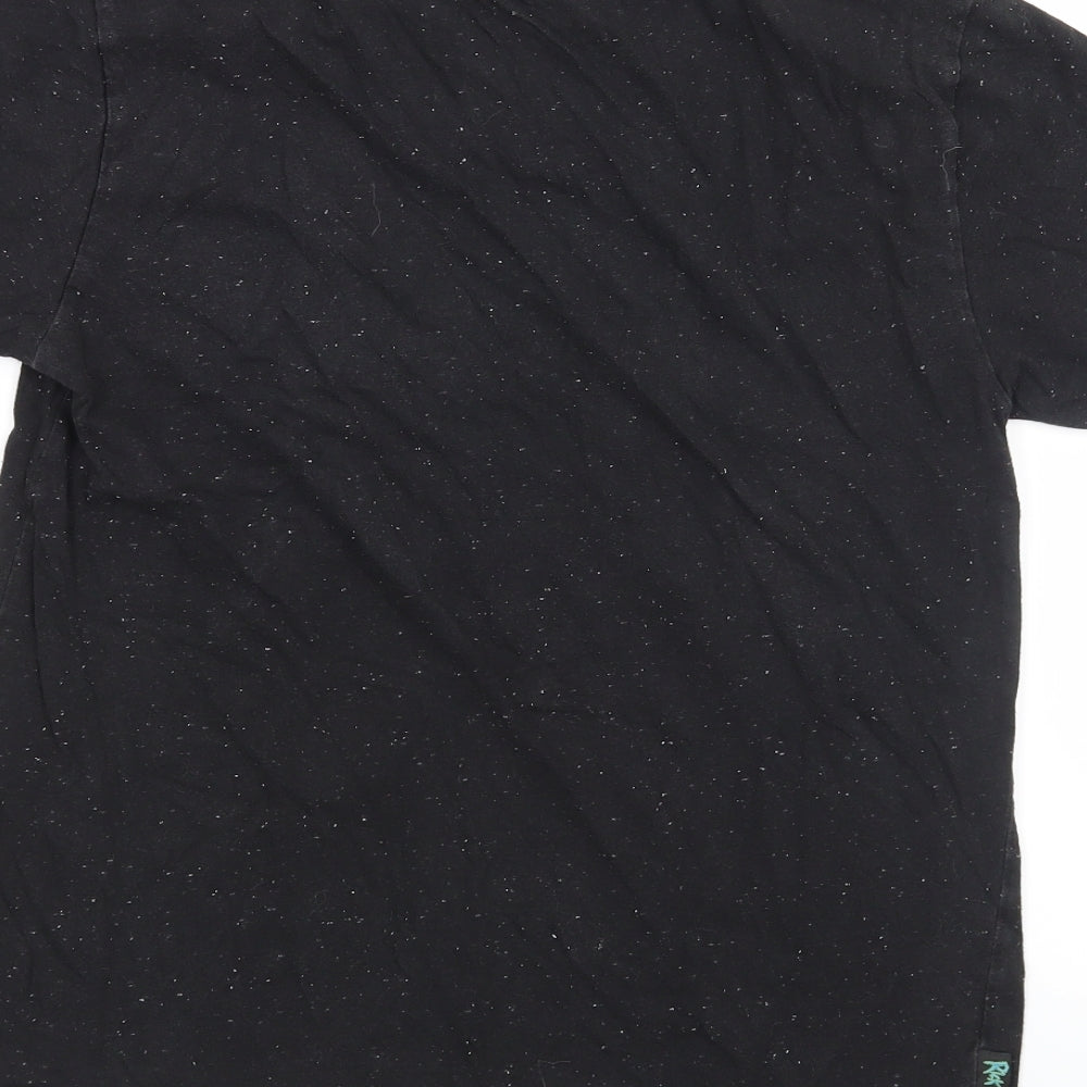Brand and care label for Primark boys’ black basic t-shirt, size S