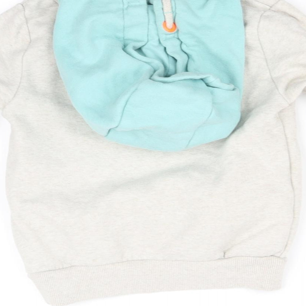 Brand and care label for pre worn girls’ white pullover hoodie, size 2-3, years