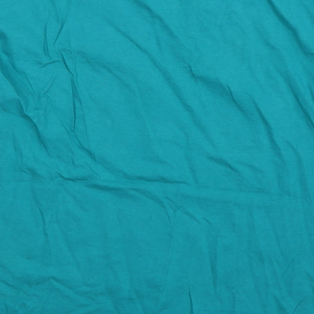 Brand and care label for Maximum men’s green t-shirt, size M