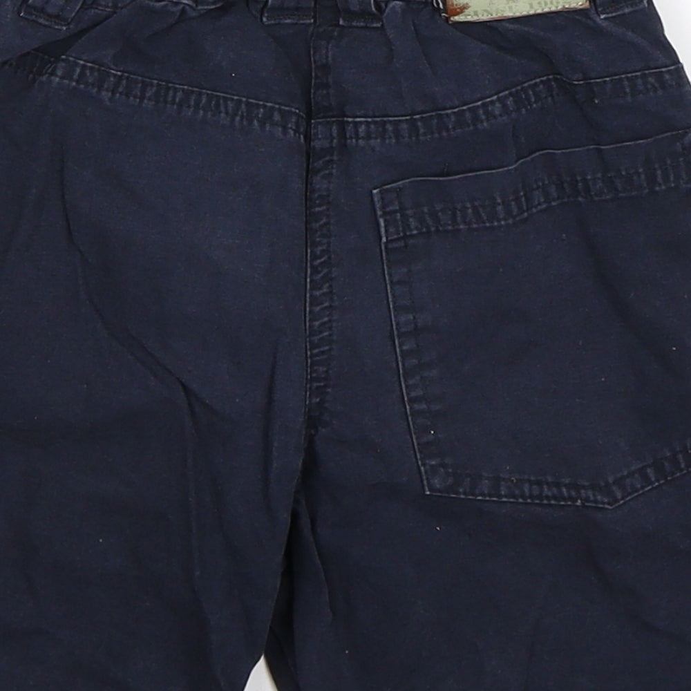 Brand and care label for Pick Ouic boys’ blue chino shorts, size 4, years
