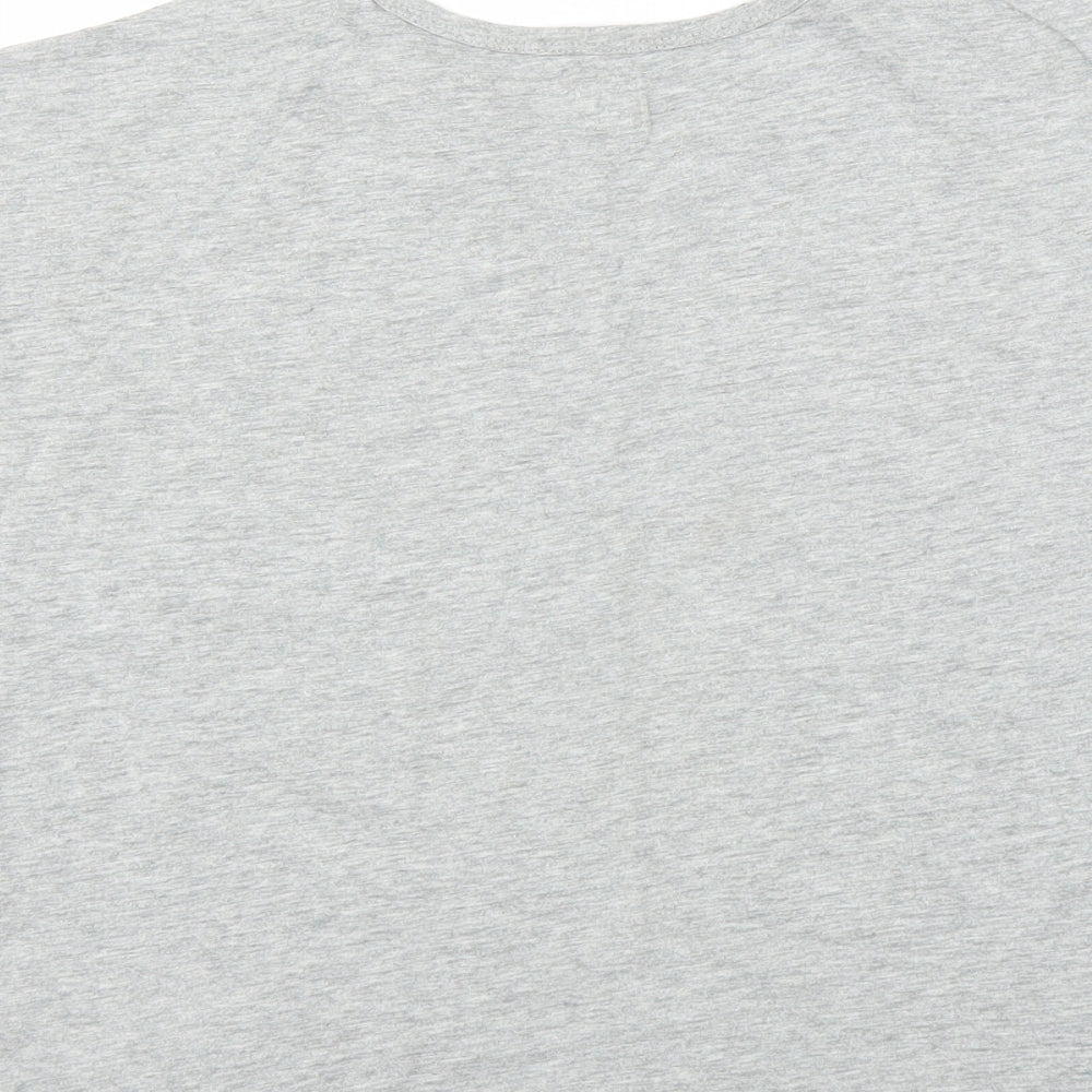 Brand and care label for Gap girls’ grey basic t-shirt, size 8-9, years