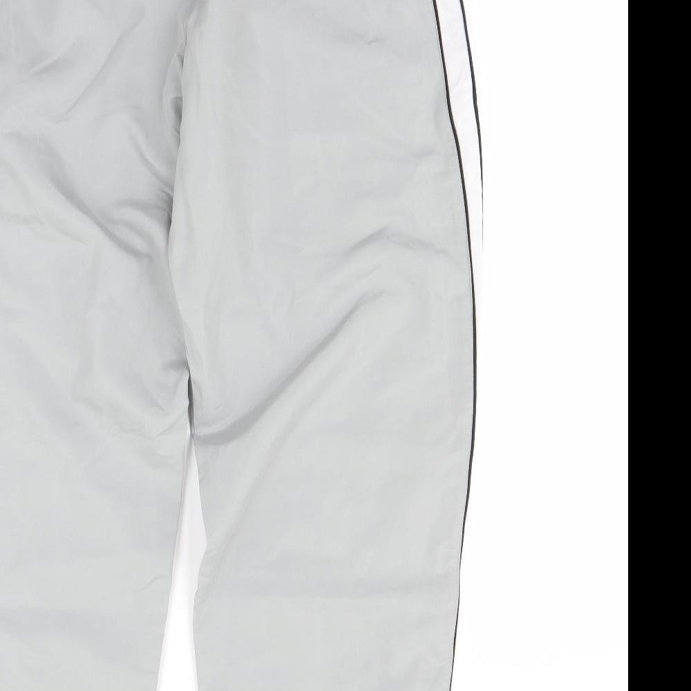 Brand and care label for Slazenger men’s green rain trousers trousers, size S, 30-inch leg
