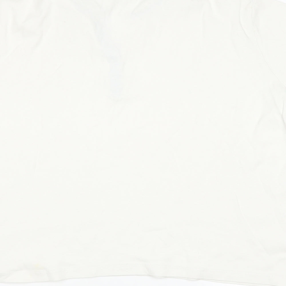 Brand and care label for isle men’s white polo, size XL