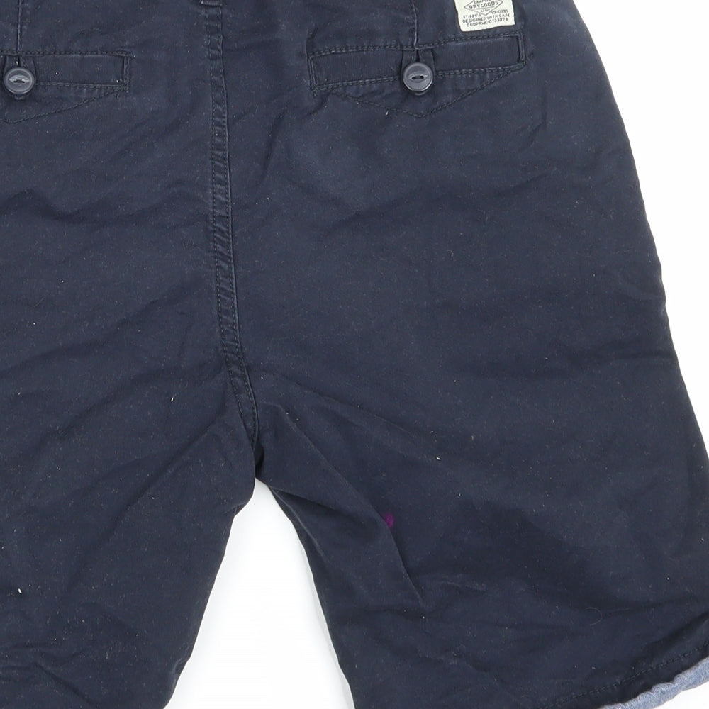 Brand and care label for Cedarwood State men’s blue cargo shorts, size 28, in