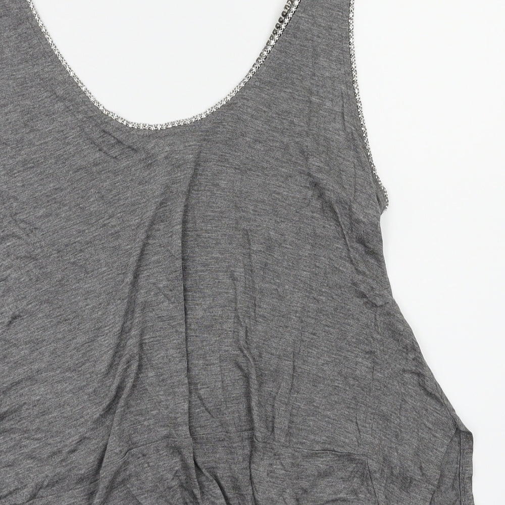 Brand and care label for men’s grey t-shirt, size S