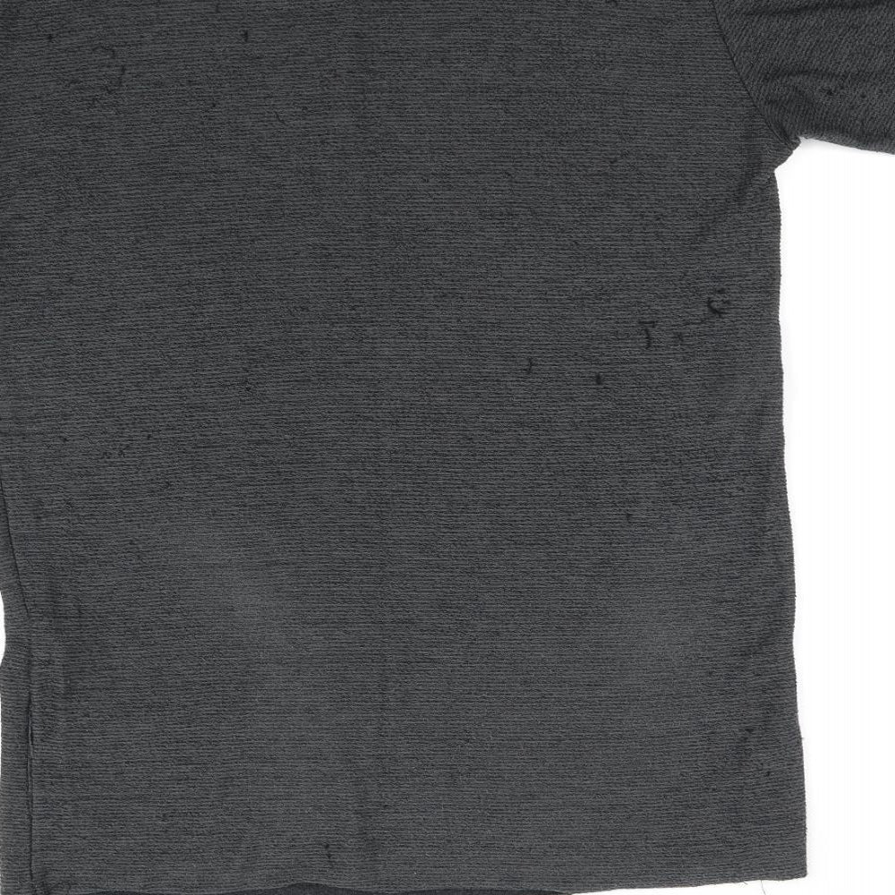 Brand and care label for Berksha men’s grey t-shirt, size M