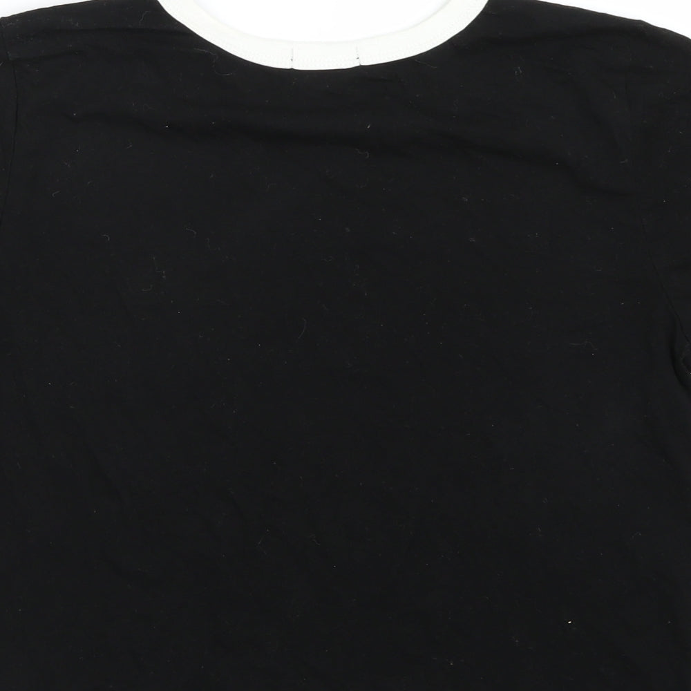 Brand and care label for Forever 21 women’s black basic t-shirt, size M