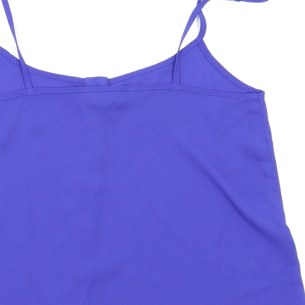 Brand and care label for Topshop women’s blue basic t-shirt, size UK 6