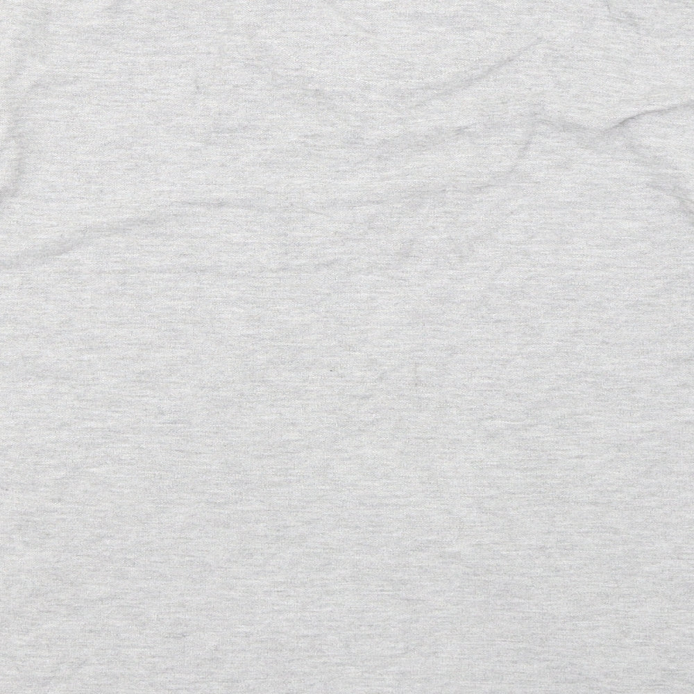 Brand and care label for Avenue men’s grey polo, size L