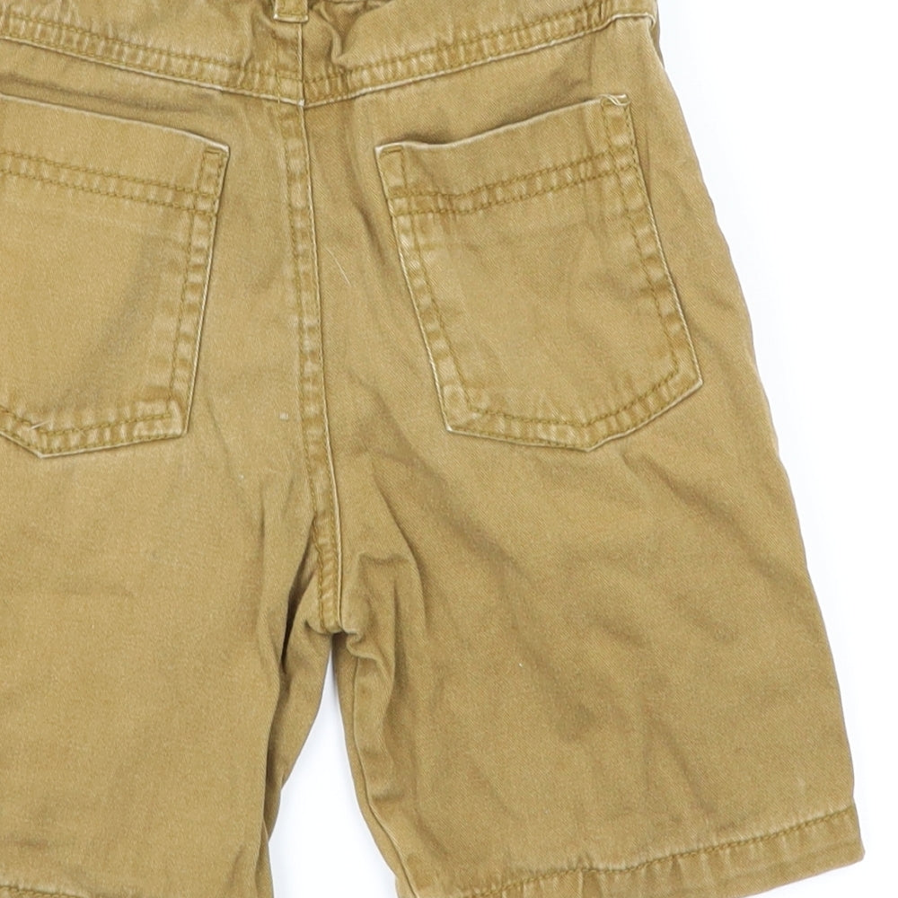 Brand and care label for Urban Rascals boys’ beige chino shorts, size 2-3, years