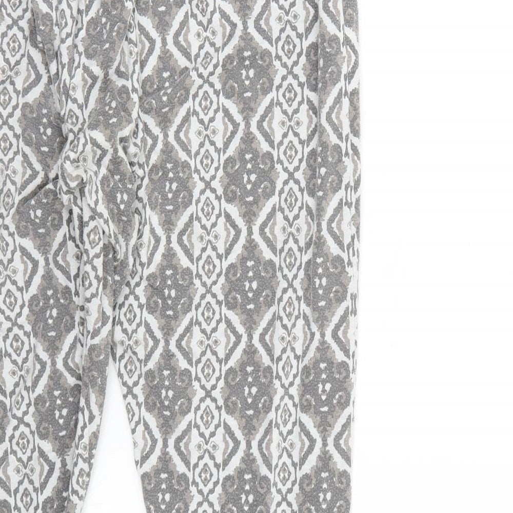 Brand and care label for Love To Lounge women’s grey capri trousers, size M, 25-inch leg