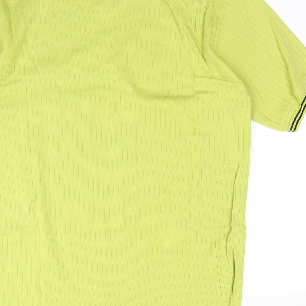 Brand and care label for Mainstream men’s green t-shirt, size L