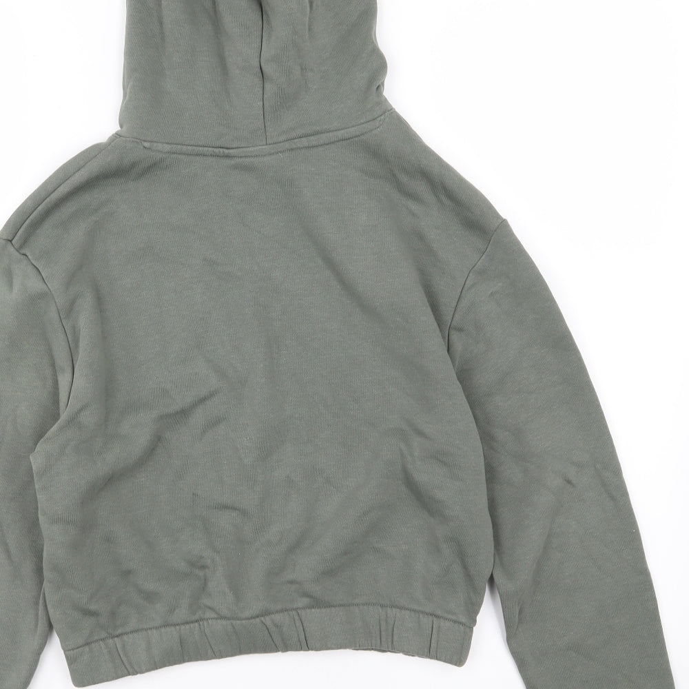 Brand and care label for H&M girls’ green jersey pullover hoodie, size 10-11, years - nyc cropped