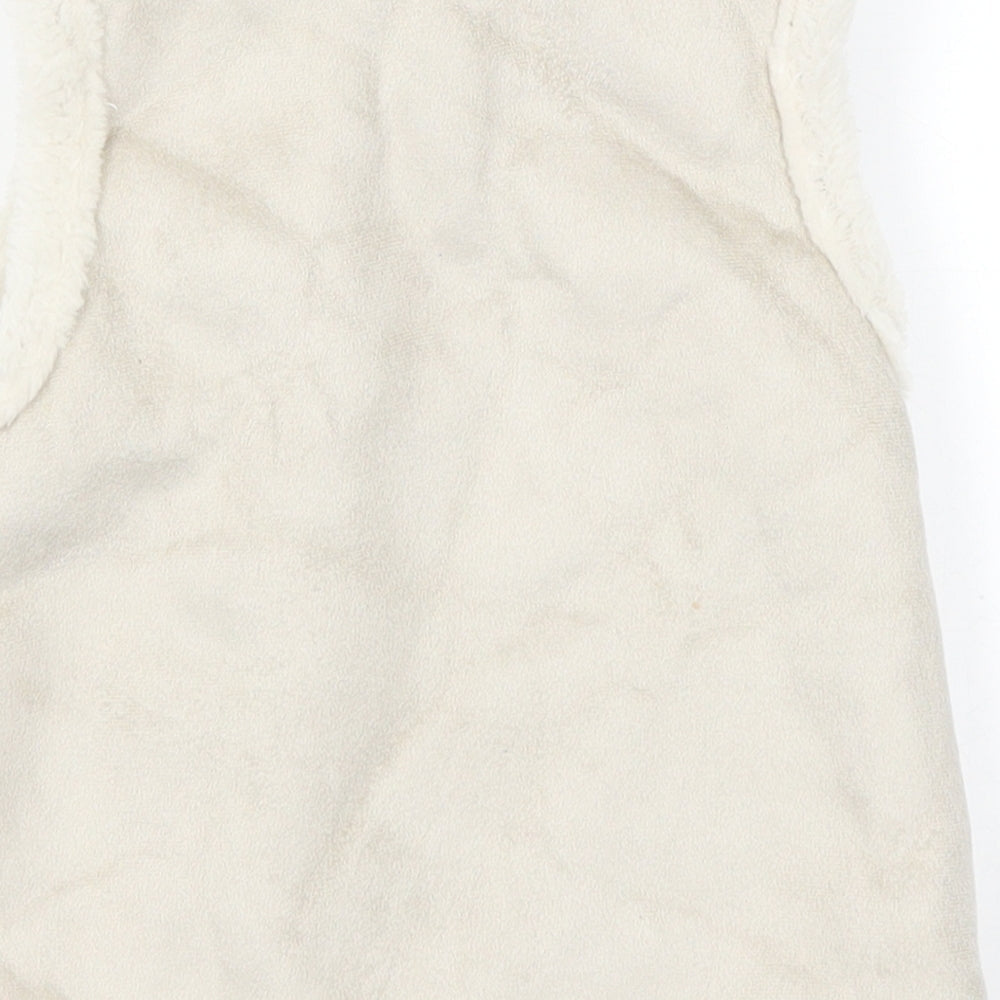 Brand and care label for Maggie & Zoe girls’ grey gilet waistcoat, size 4, years