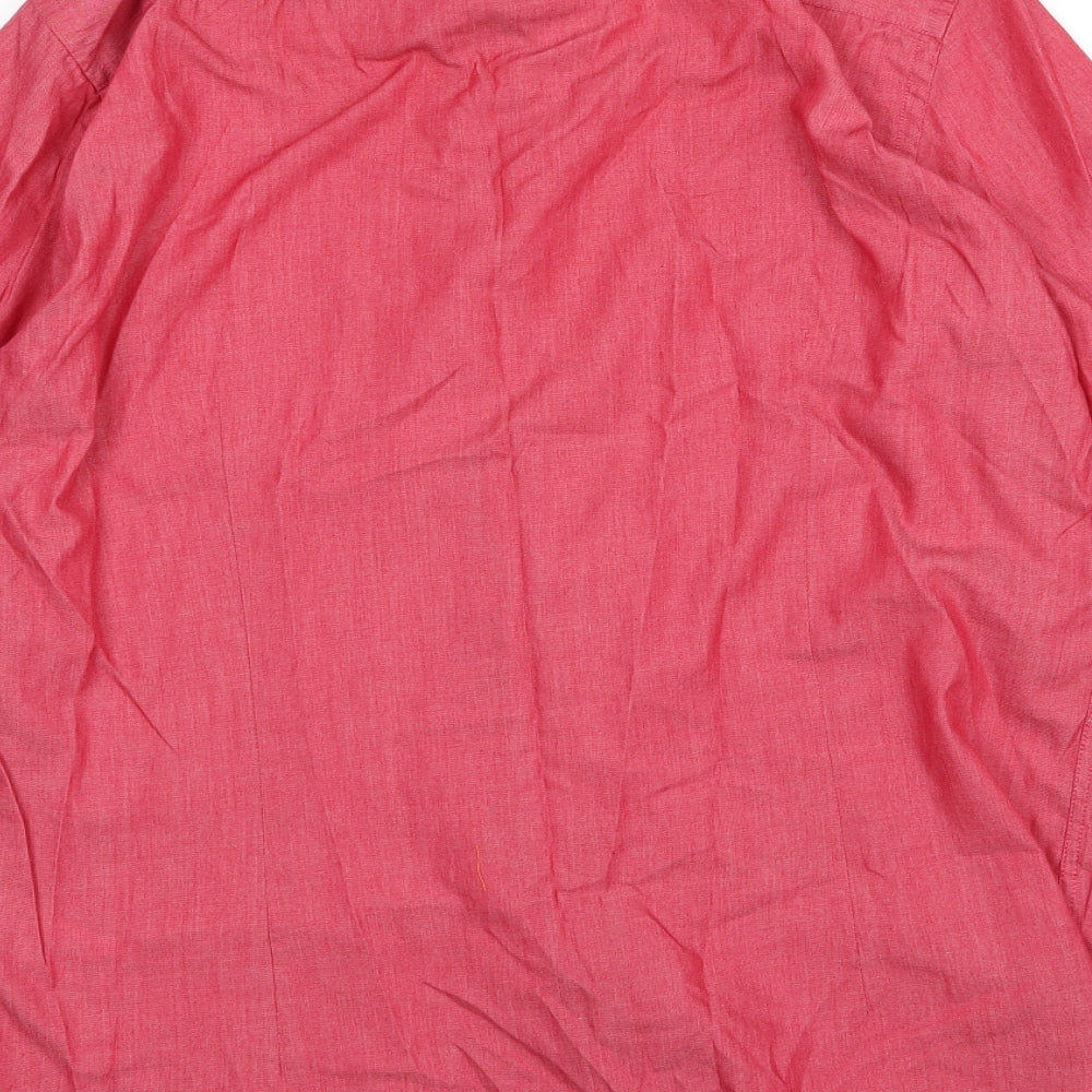 Brand and care label for Taylor & Reece men’s red button-up, size M