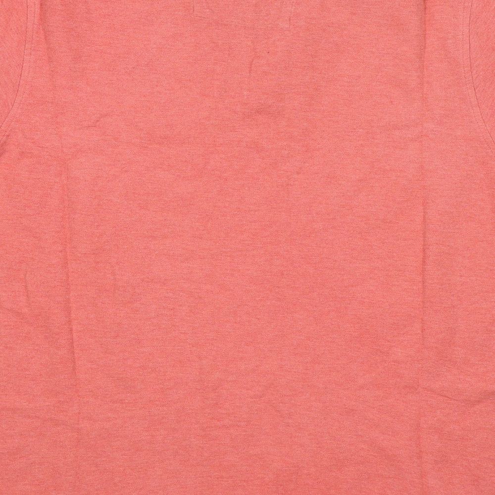 Brand and care label for modern classics men’s red polo, size M