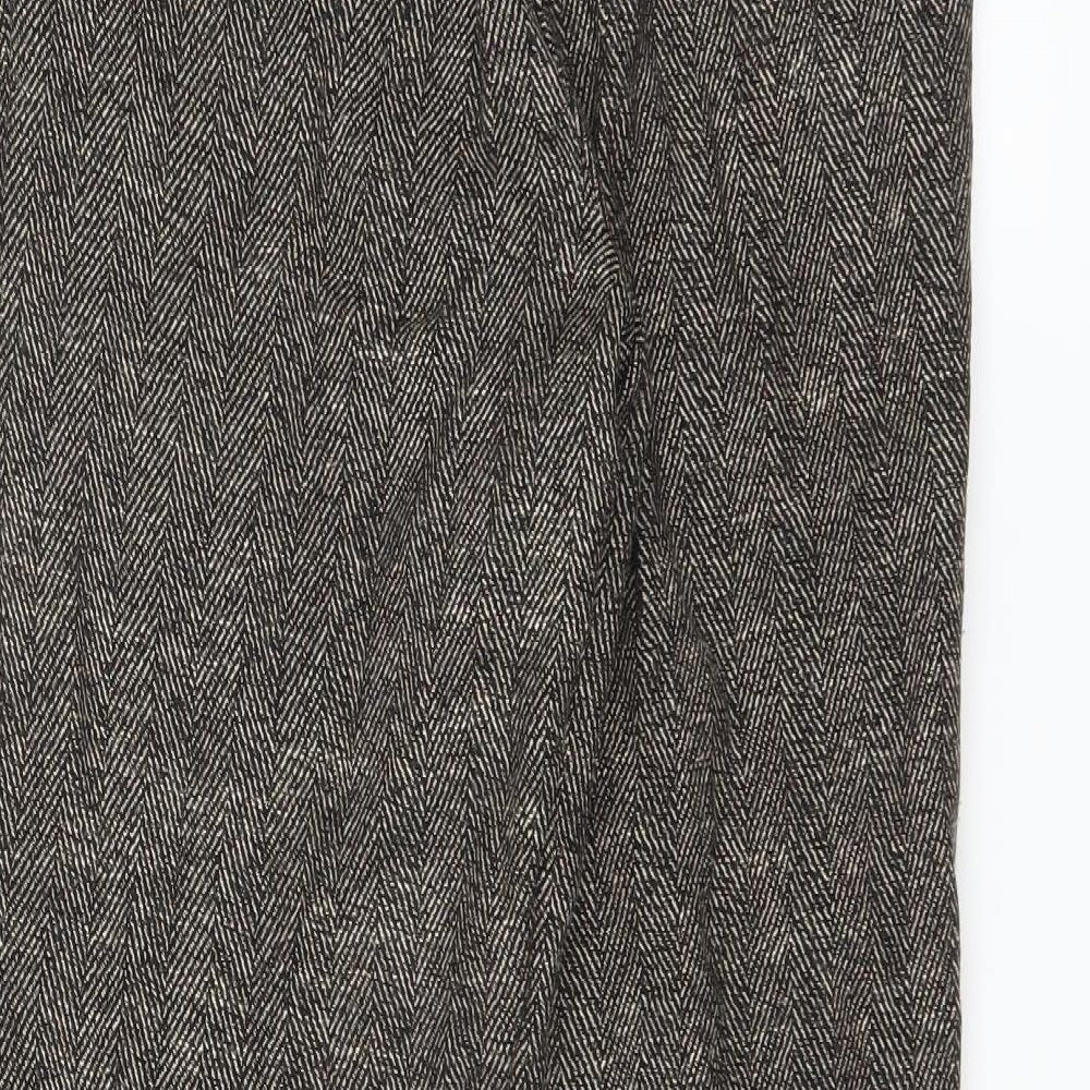 Brand and care label for New Look women’s brown trousers, size UK 6, 26-inch leg