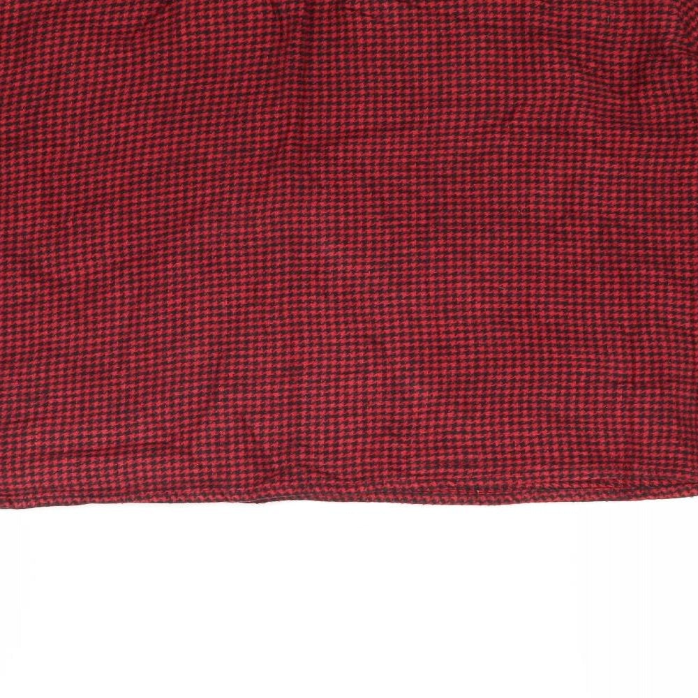 Brand and care label for Compania Fantasia women’s red houndstooth pullover sweatshirt, size XL