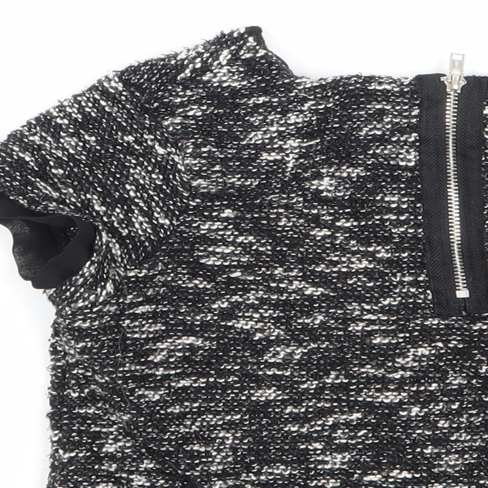 Brand and care label for Girlswear girls’ black colourblock cropped t-shirt, size 6, years