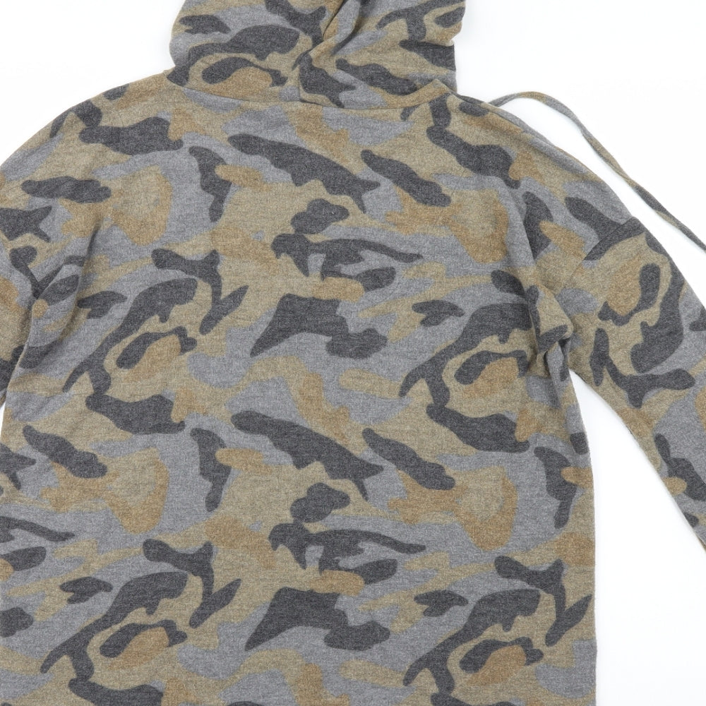 Brand and care label for Cable & Gauge women’s grey camouflage pullover hoodie, size S