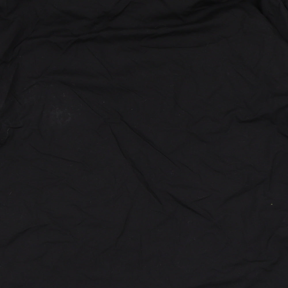 Brand and care label for Savatini men’s black button-up one size