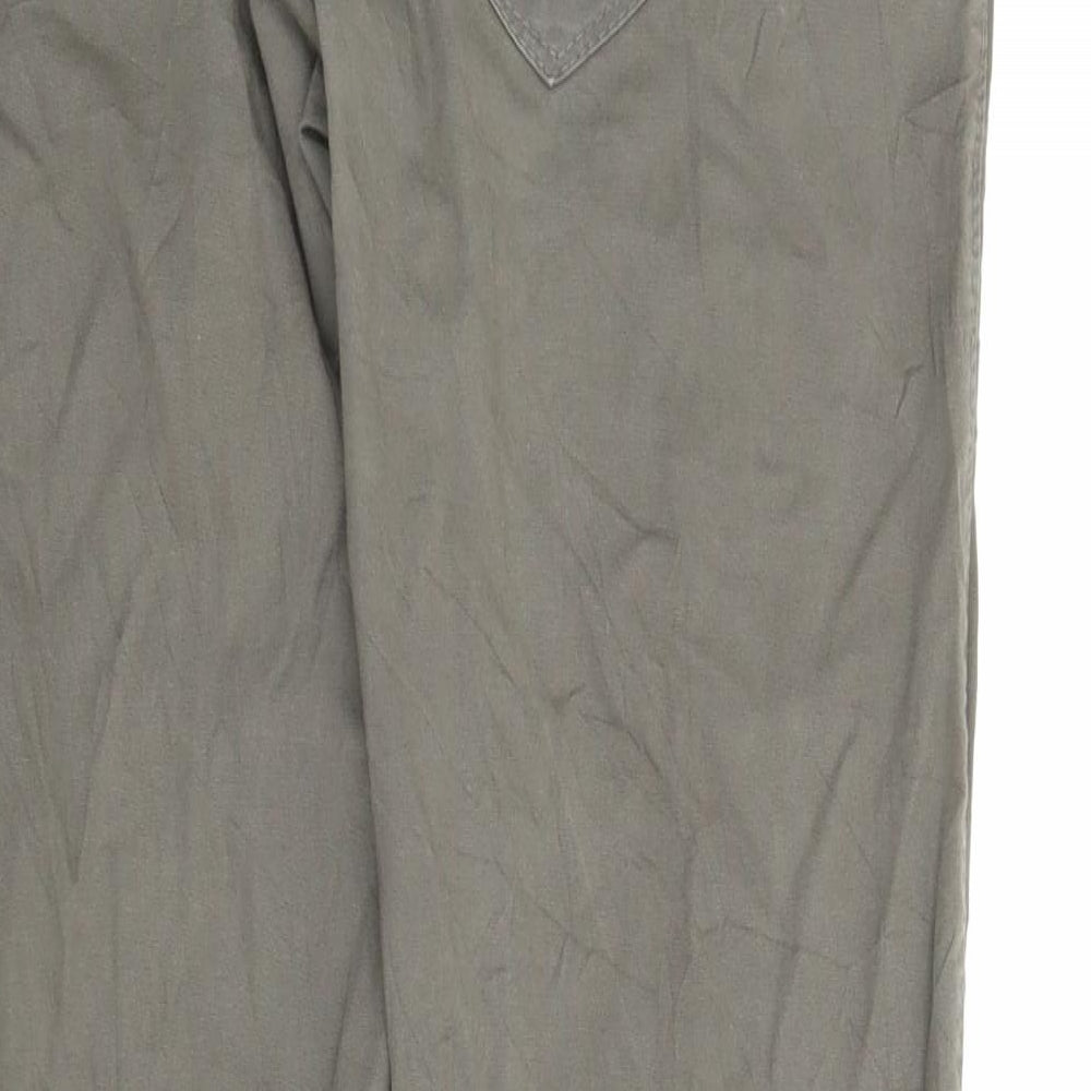 Brand and care label for Preworn women’s green pedal pusher trousers, size M, 25-inch leg