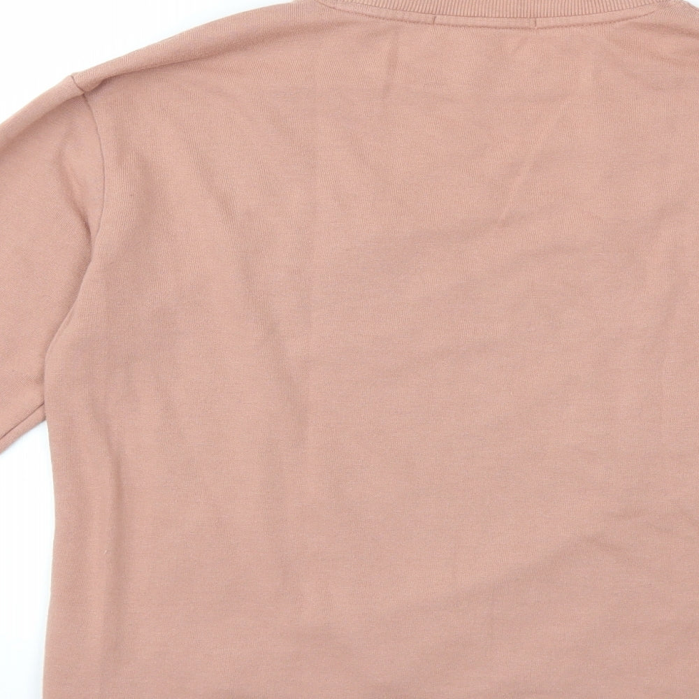 Brand and care label for Daisy Street women’s pink floral pullover sweatshirt, size M