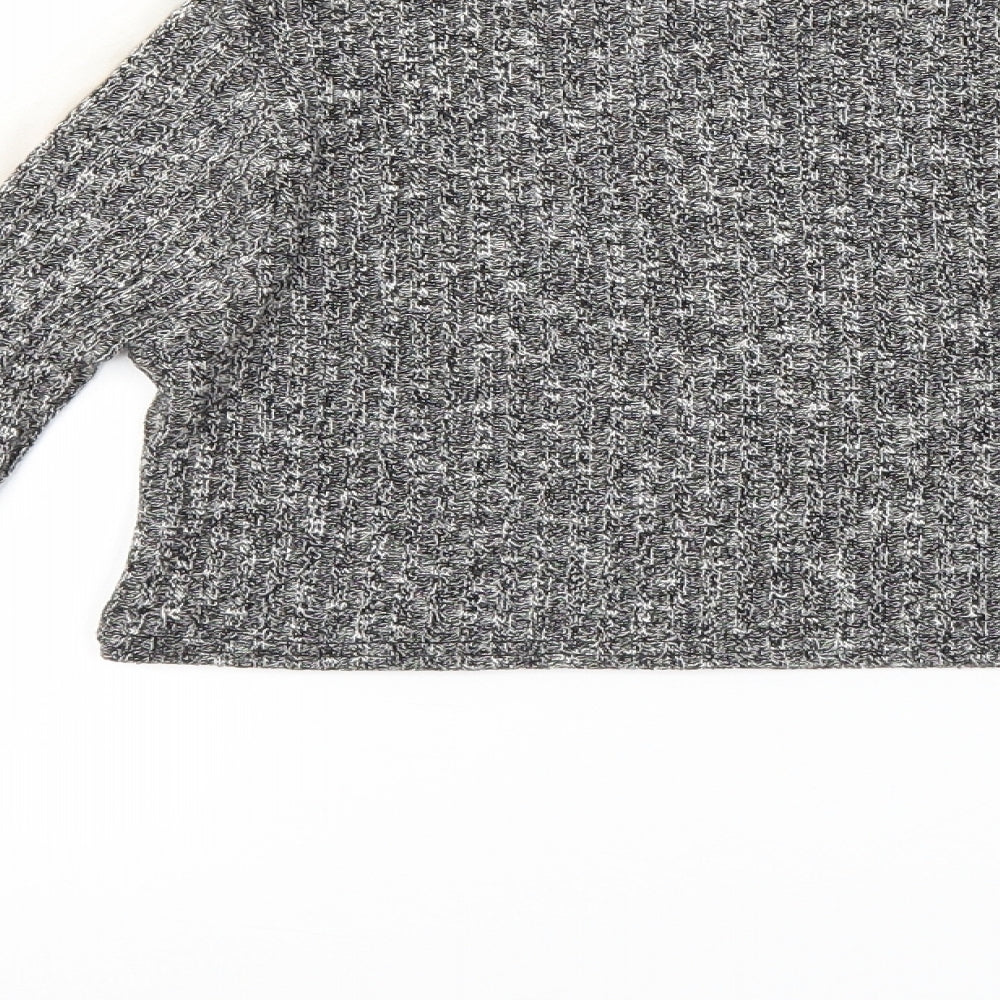 Brand and care label for Daisy Street women’s grey basic t-shirt, size M