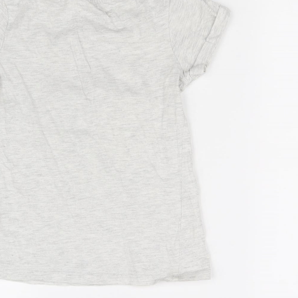 Brand and care label for Primark girls’ grey basic t-shirt, size 8-9, years