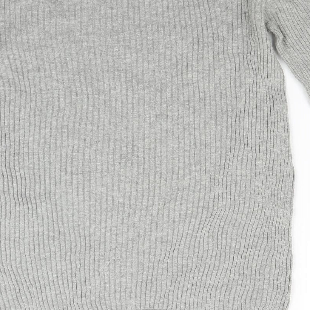 Brand and care label for Gap women’s grey knit jumper, size M